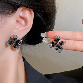 Тенденцията 2023 г., нови нередовни обеци с цвете черен цирконий за жени, модни прозрачни обеци-карамфил с градиентным кристал, бижута подарък