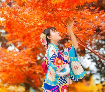 Жена японското традиционно кимоно-халат за баня юката, рокля за изказвания, костюм за cosplay, реколта дрехи с флорални принтом син цвят