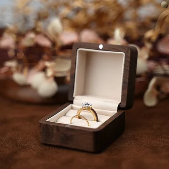 Дървена ковчег за бижута, сватба диамантен пръстен, годежен предложение, обеци, пръстени, квадратни калъф за съхранение, органайзер, луксозна опаковъчна хартия