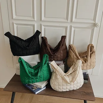 Нова найлон женствена чанта през рамо с бродерия във формата на диамант, чанта за подмишниците, нишевый дизайн, прости чанти за жени 2023