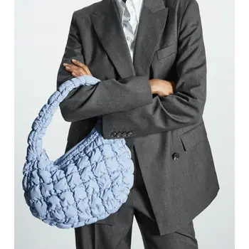 Дамски плиссированная мини чанта, 2023 новата модерна дамска чанта във формата на облак, чанти за подмишниците с цип