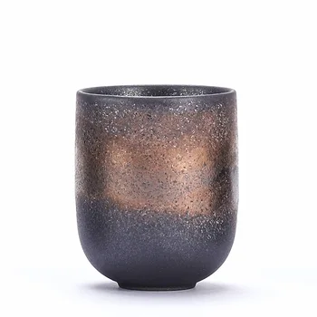Чашата за кафе от груба керамика в ретро стил с уникална текстура и селски чар, подходящ за домашно или офис ползване с една чаша