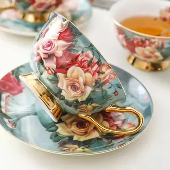Изискана чашата за кафе от костен порцелан на европейската рози, луксозен комплект с лъжица, керамични благородна елегантна ретро
