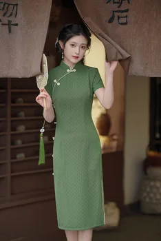 Женски лятото е дълго китайското традиционно тъмно-зелена вечерна рокля Ципао с къс ръкав