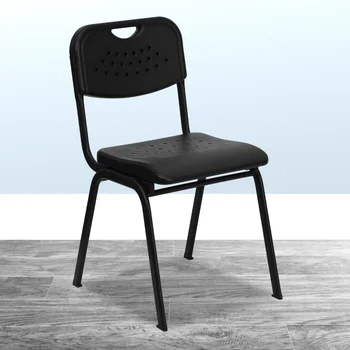 Серия 880 паунда. Просторен стол, направен от черна пластмаса с отворена облегалка и черна рамка